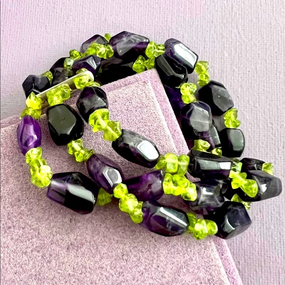 *SOLD LOCALLY* Vintage Natural Amethyst and Peridot Stretch Bracelet - Picture 1 of 4